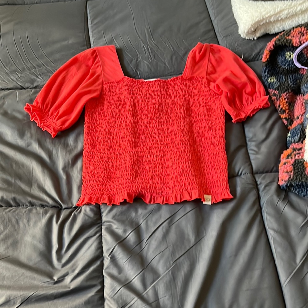 This is such a cute Red blouse!!!❤️❤️❤️